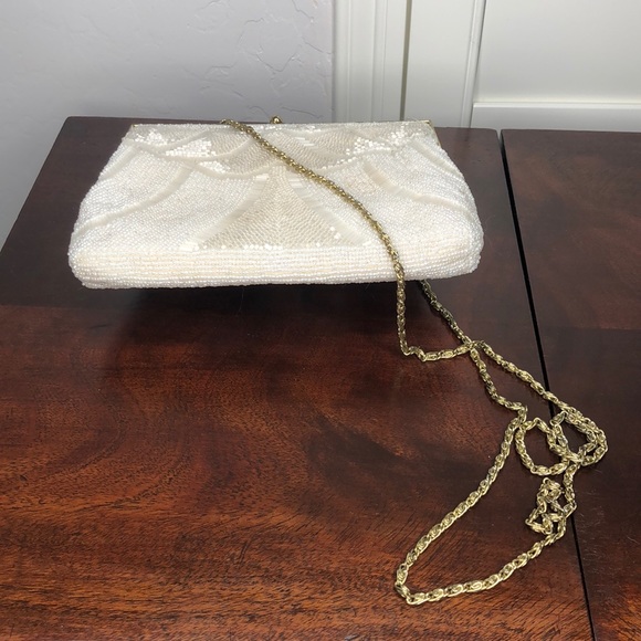 La Regal Beaded Ivory Bag. - Picture 2 of 8